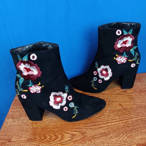 Express Boots Womens Sz 8 Faux Suede Embroidered Floral Ankle Booties Block Heel - Picture 7 of 15
